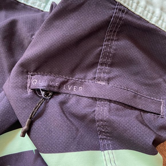 Quiksilver DryFlight Boardshorts - Size 24 - Picture 7 of 8